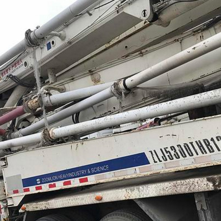 refurbished concrete pump truck.jpg